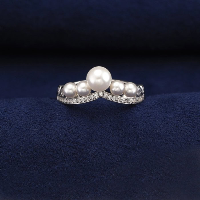 Gold Ring aus Perlen mit diamenten
