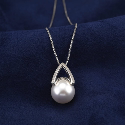 goldkette mit perlenanhänger