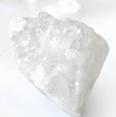 Quarz weißer Edelstein