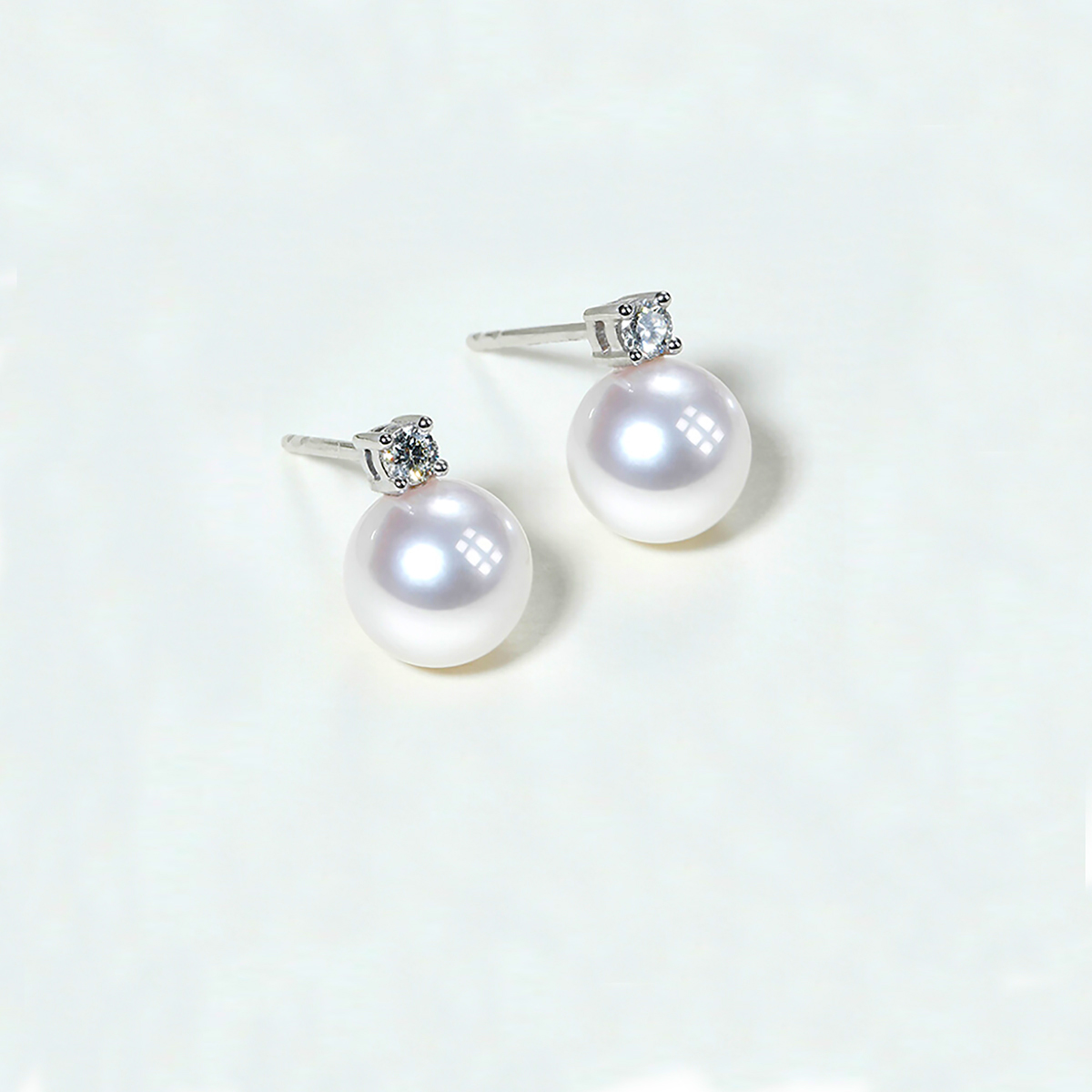 Akoya Perlenohrstecker mit Diamanten aus 18k weissgold